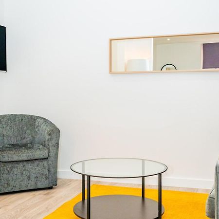 דאנדי Central Serviced Apartments - 2 Bedroom - Walk Away From City Centre & Universities - Sleeps 4 - 1 X Double 2 X Single - Smart Tvs In All Rooms - Short Term Stays Welcome - Walk Away From Train & Bus Station - Preferred Location For Short Stay In Dun מראה חיצוני תמונה
