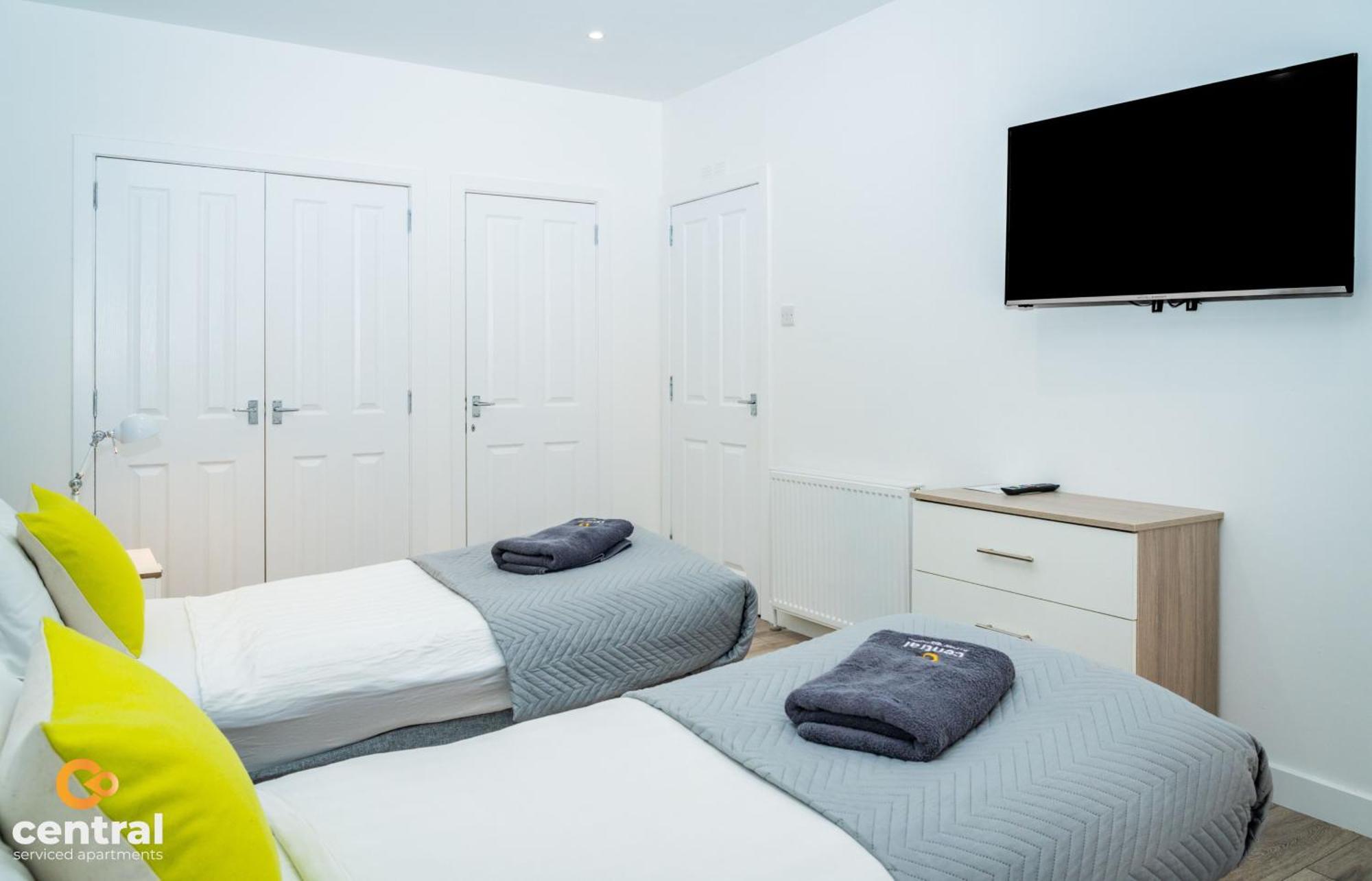 דאנדי Central Serviced Apartments - 2 Bedroom - Walk Away From City Centre & Universities - Sleeps 4 - 1 X Double 2 X Single - Smart Tvs In All Rooms - Short Term Stays Welcome - Walk Away From Train & Bus Station - Preferred Location For Short Stay In Dun מראה חיצוני תמונה